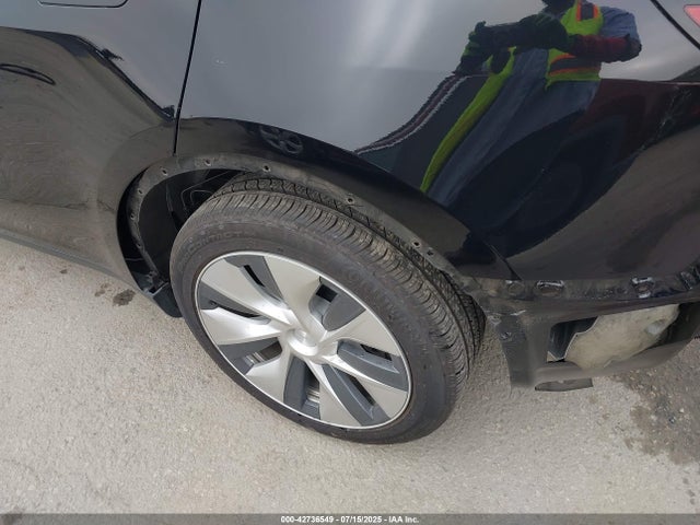 5YJYGDEE4MF256319 Tesla 2021