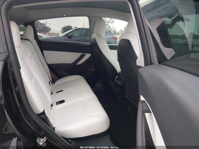 5YJYGDEE4MF256319 Tesla 2021