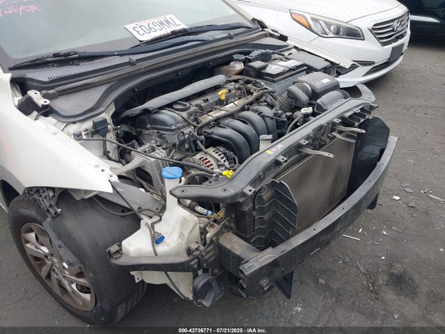 KMHD74LF7HU303202 Hyundai Elantra