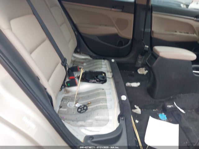 KMHD74LF7HU303202 Hyundai Elantra