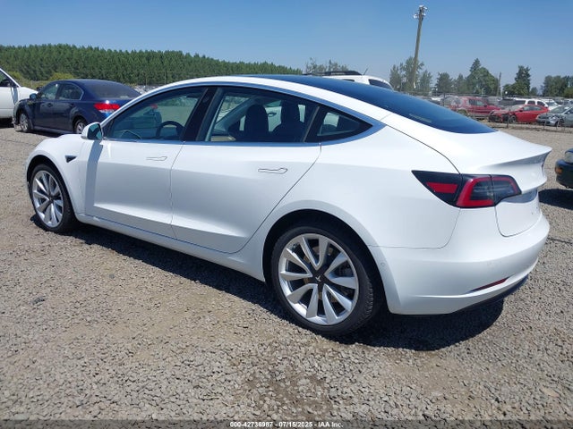 2018 TESLA MODEL 3 5YJ3E1EA4JF062932 Photo 2