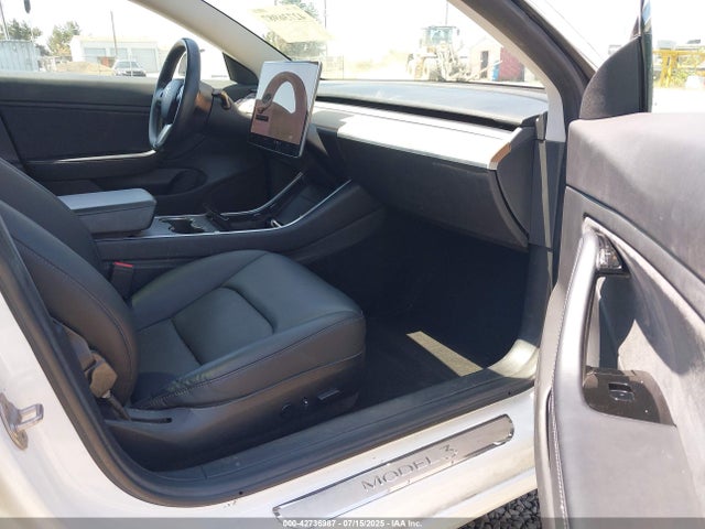 2018 TESLA MODEL 3 5YJ3E1EA4JF062932 Photo 4