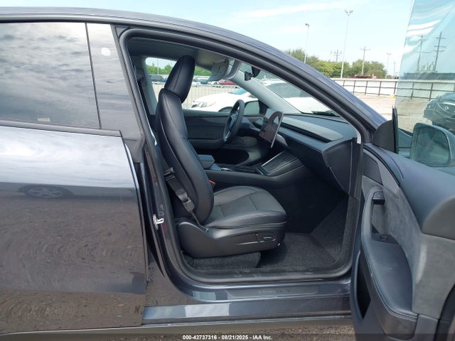 2026 TESLA MODEL Y 7SAYGDEE4TA408937 Photo 4