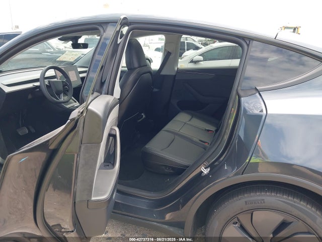2026 TESLA MODEL Y 7SAYGDEE4TA408937 Photo 7