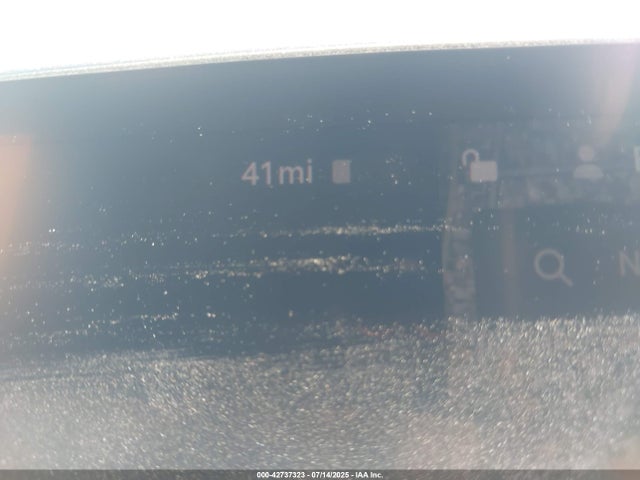 5YJ3E1EB2PF392697 Tesla MODEL 3