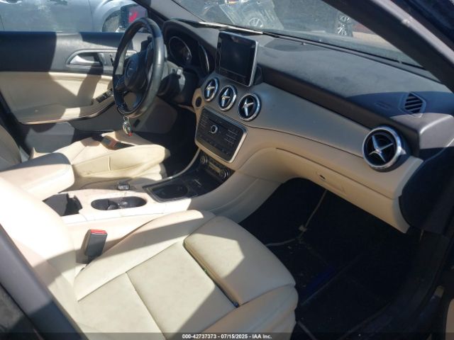 2017 MERCEDES-BENZ GLA 250 WDCTG4GB3HJ353436 Photo 4