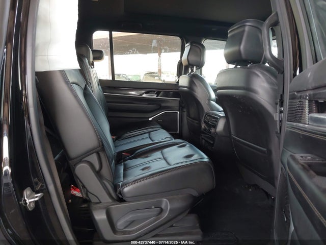 1C4SJUATXNS185062 Jeep Wagoneer