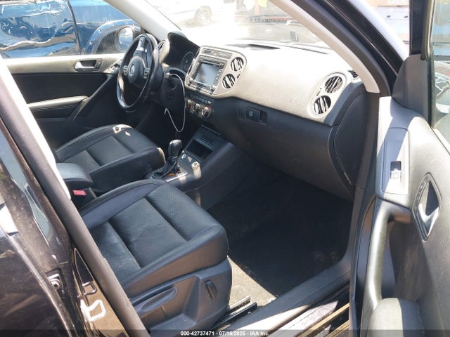 WVGAV3AXXEW608661 Volkswagen Tiguan