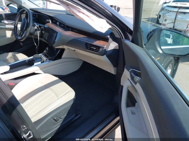 WA1LAAGE6KB022300 Audi E-Tron