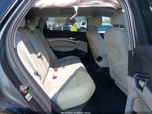 WA1LAAGE6KB022300 Audi E-Tron