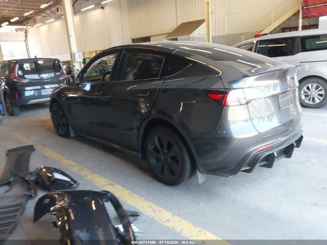 2024 TESLA MODEL Y 7SAYGDEE3RF074508 Photo 2