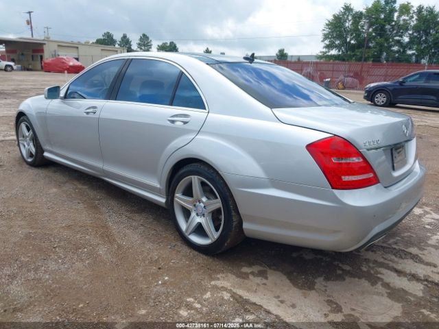2010 MERCEDES-BENZ S 550 WDDNG7BB2AA323959 Photo 2