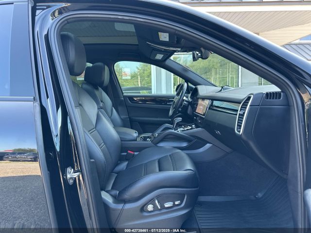 2021 PORSCHE CAYENNE WP1BA2AY1MDA41949 Photo 4