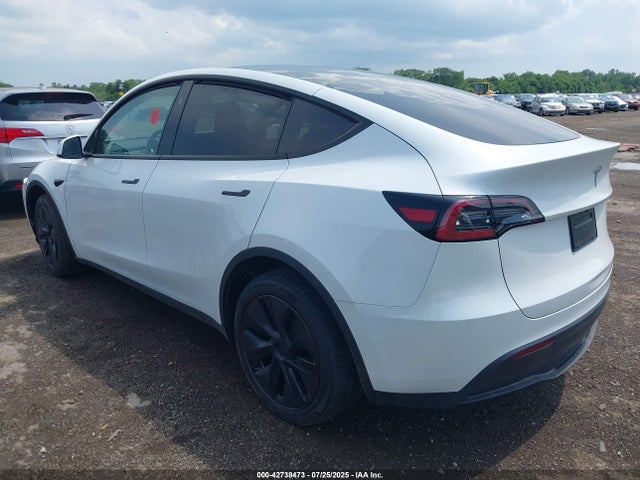 2025 TESLA MODEL Y 7SAYGDED1SF247293 Photo 2