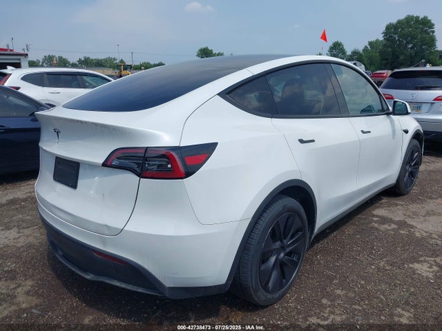2025 TESLA MODEL Y 7SAYGDED1SF247293 Photo 3