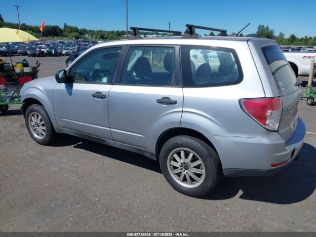 2013 SUBARU FORESTER JF2SHBAC8DH427943 Photo 2