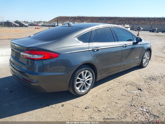 Ford 2019 2019 3FA6P0LU7KR105972 Image 4