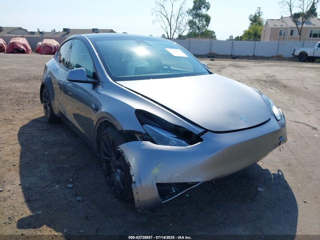 2025 TESLA MODEL Y 7SAYGDEF7SF261071 Photo 0