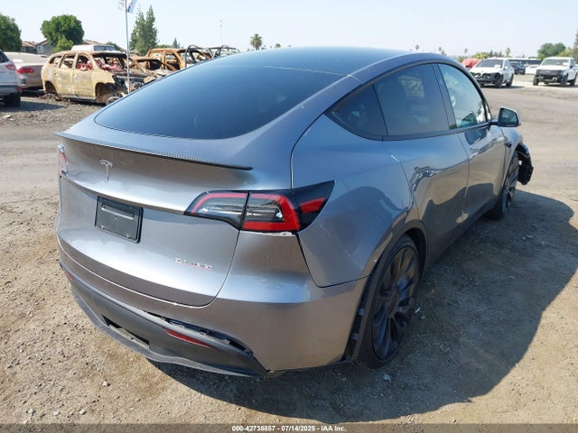 2025 TESLA MODEL Y 7SAYGDEF7SF261071 Photo 3