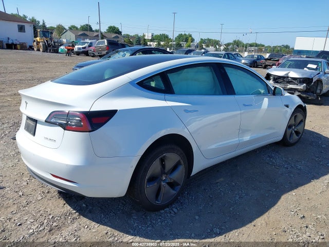 Tesla 2019 2019 5YJ3E1EB2KF421429 Image 4