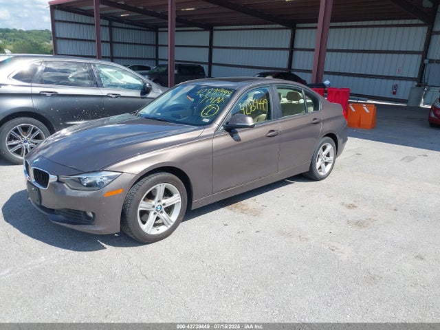 BMW 320i 2014 WBA3C3C50EPV90029 Image 2
