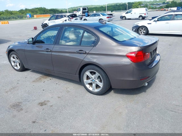 BMW 320i 2014 WBA3C3C50EPV90029 Image 3