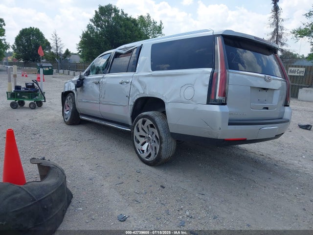 2017 CADILLAC ESCALADE ESV 1GYS4HKJ7HR187899 Photo 2