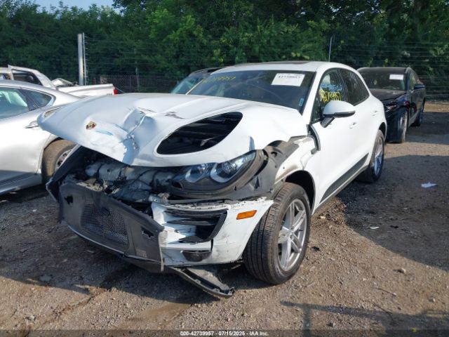 2017 PORSCHE MACAN WP1AA2A52HLB83109 Photo 1