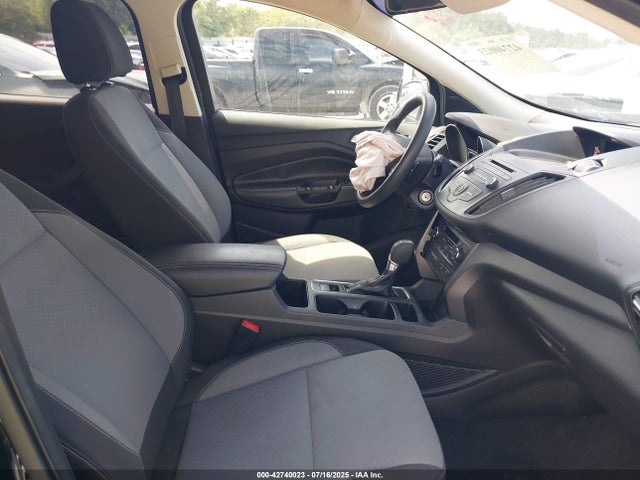 1FMCU9G98HUD29717 Ford 2017
