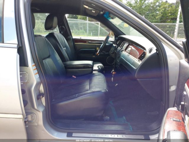 2004 LINCOLN TOWN CAR 1LNHM83WX4Y669949 Photo 4