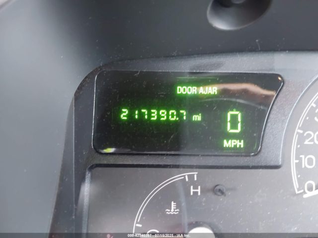 2004 LINCOLN TOWN CAR 1LNHM83WX4Y669949 Photo 6