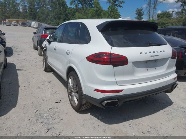 2017 PORSCHE CAYENNE WP1AA2A2XHKA87790 Photo 2