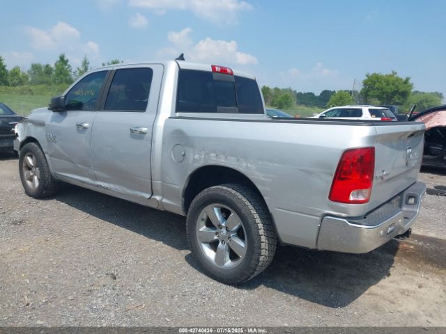 2016 RAM 1500 1C6RR6LG9GS209994 Photo 2