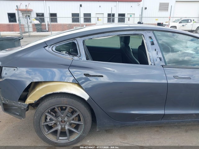 5YJ3E1EB4NF113151 Tesla MODEL 3
