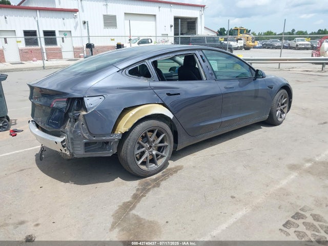 5YJ3E1EB4NF113151 Tesla MODEL 3