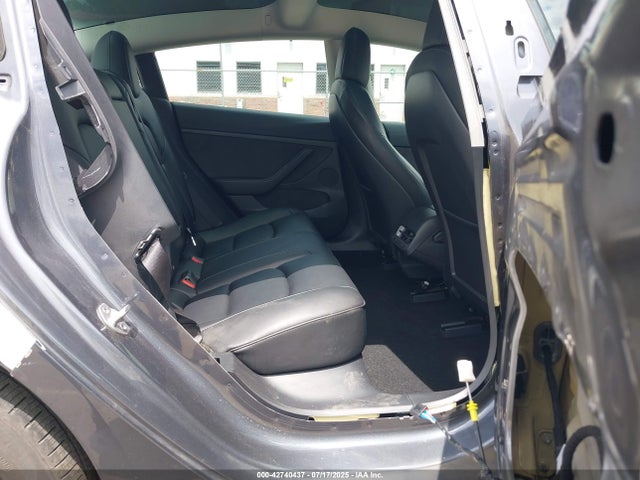 5YJ3E1EB4NF113151 Tesla MODEL 3