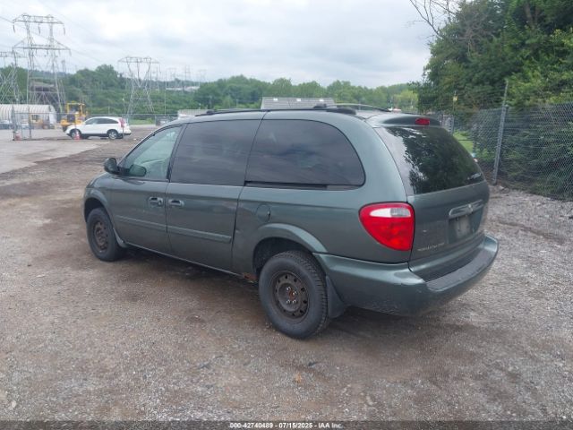 2004 CHRYSLER TOWN & COUNTRY 2C8GP44R94R576142 Photo 2
