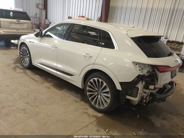2019 AUDI E-TRON WA1VABGE4KB022942 Photo 2
