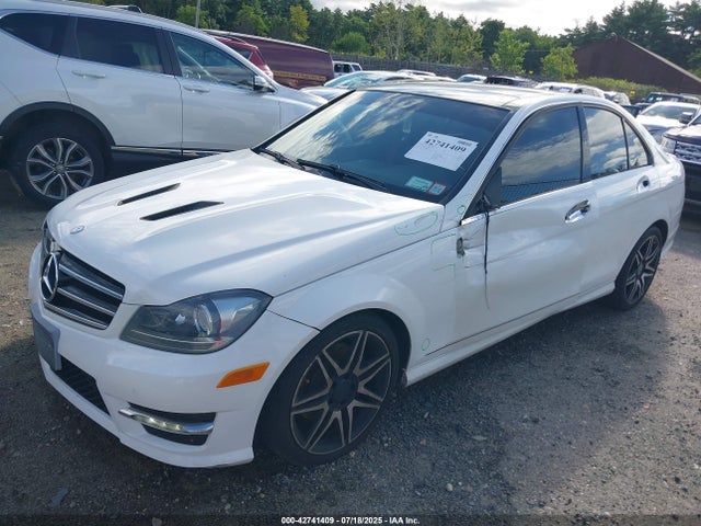 WDDGF8ABXEG205017 Mercedes-Benz 2014