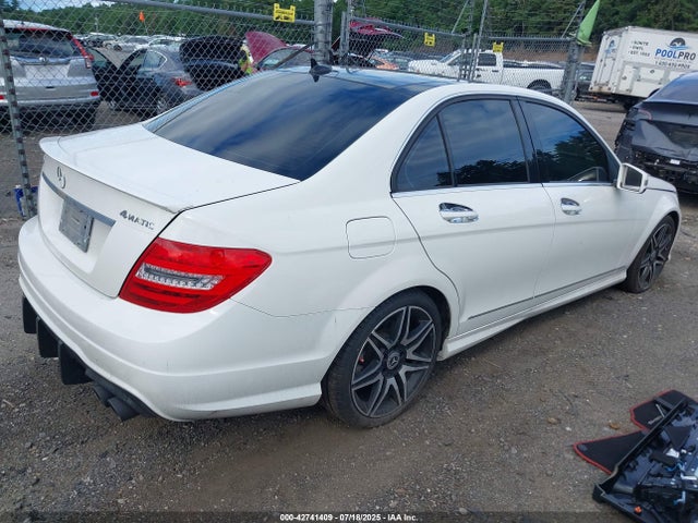 WDDGF8ABXEG205017 Mercedes-Benz 2014