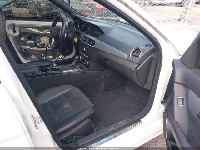 WDDGF8ABXEG205017 Mercedes-Benz 2014