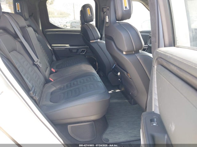 Rivian r1t 2023 7FCTGAAA3PN022667 Image 8