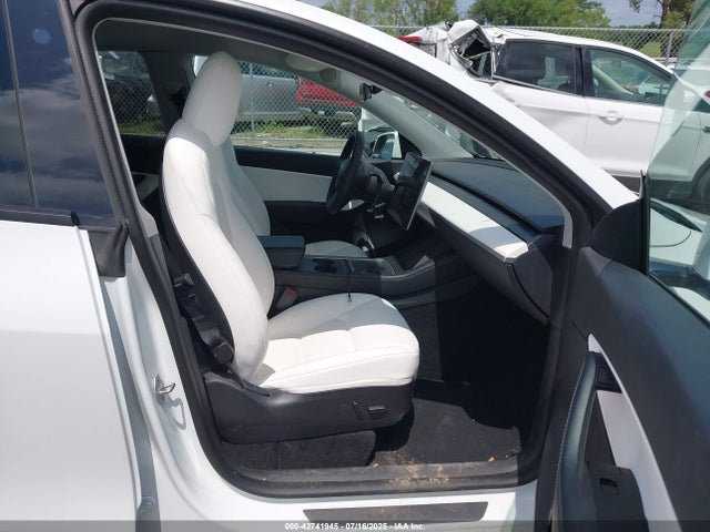 2021 TESLA MODEL Y 5YJYGDEE4MF300934 Photo 4