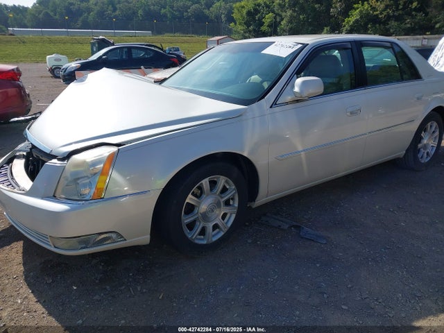 2011 CADILLAC DTS 1G6KA5E66BU113921 Photo 1