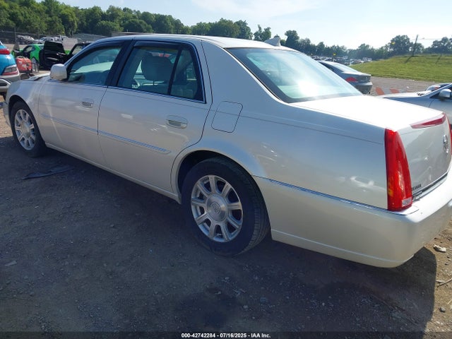 2011 CADILLAC DTS 1G6KA5E66BU113921 Photo 2