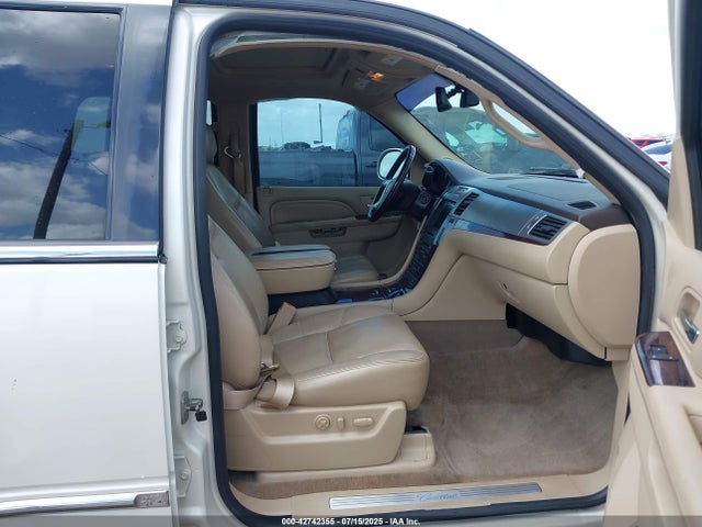 2010 CADILLAC ESCALADE 1GYUKCEF5AR161736 Photo 4