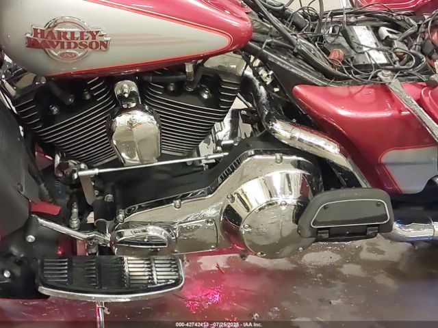 2005 HARLEY-DAVIDSON FLHTCUI 1HD1FCW1X5Y671378 Photo 8