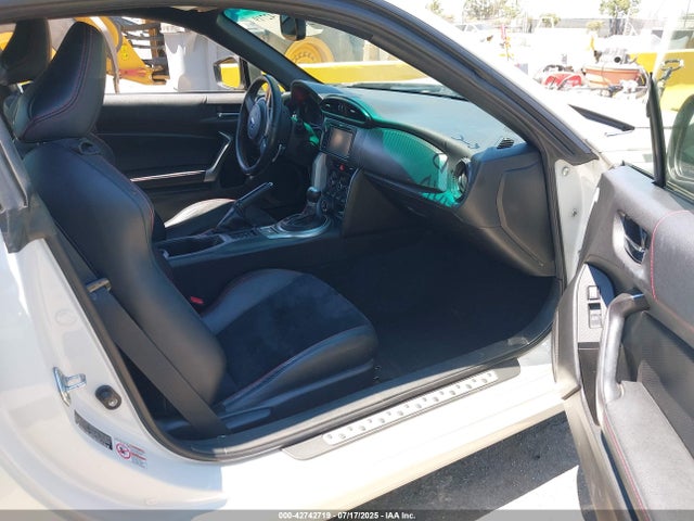 JF1ZCAC15E8604750 Subaru 2014