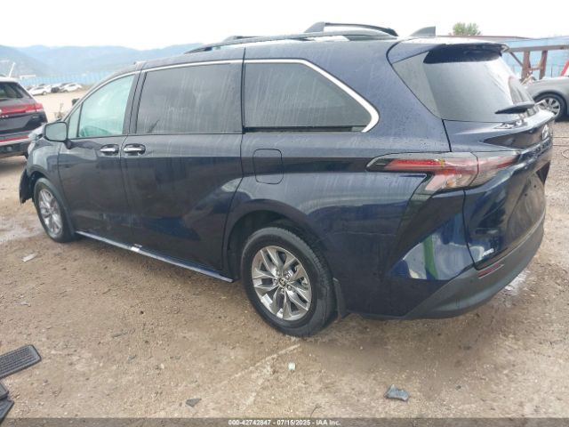 2024 TOYOTA SIENNA 5TDYSKFC7RS138235 Photo 2