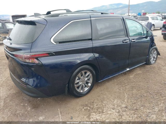 2024 TOYOTA SIENNA 5TDYSKFC7RS138235 Photo 3